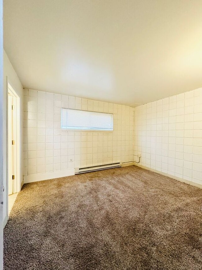 Building Photo - 1/2 OFF 1ST MONTHS RENT!!!! One-bedroom Ap...