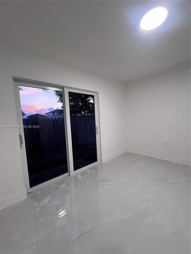 Foto del edificio - 10058 SW 156th Ct
