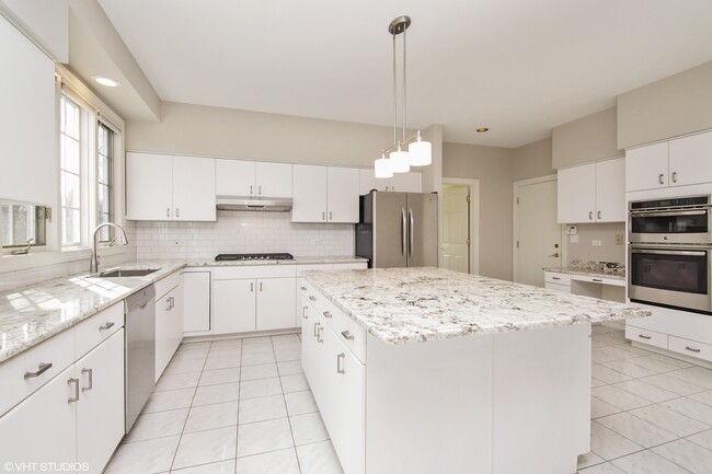 Building Photo - 2127 Chandler Ln