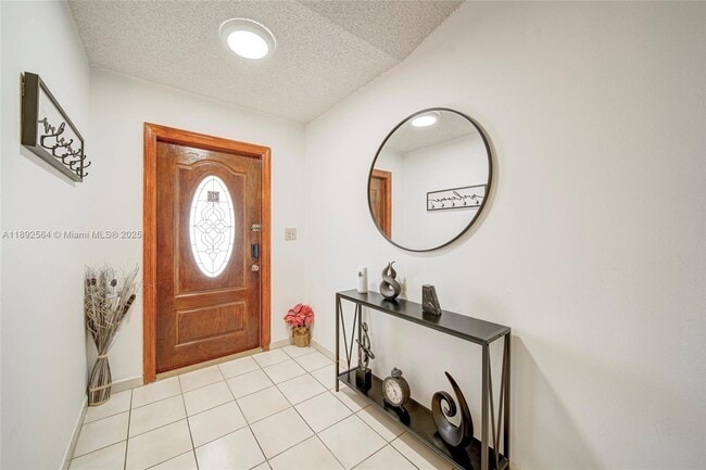 Foto del edificio - 3044 SW 7th St