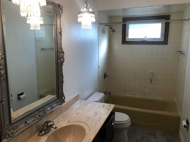 Building Photo - 5041 Forster Ave