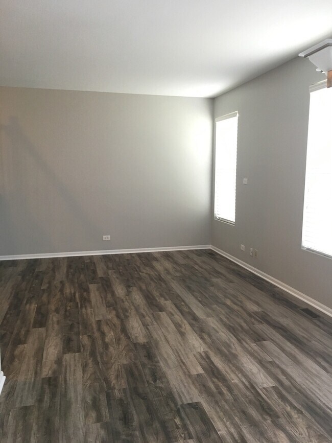 Building Photo - 24020 W Walnut Dr
