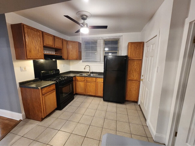 Building Photo - 1410 W 94th St