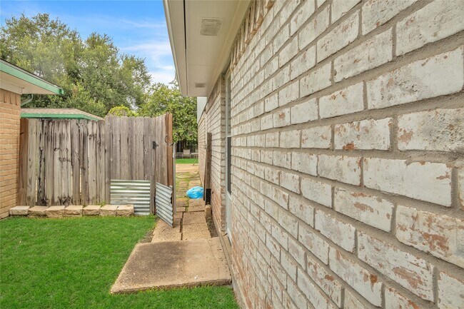 Foto del edificio - 16439 Havenhurst Dr
