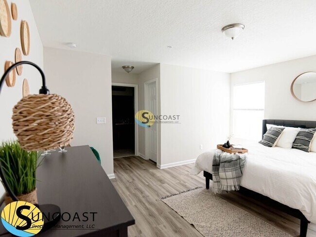 Foto del edificio - This gorgeous 2/2 apartment is ready for a...