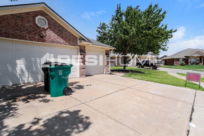 Building Photo - 3313 Coxwald Pl