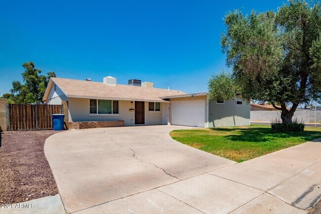 Building Photo - 1608 W Inverness Dr