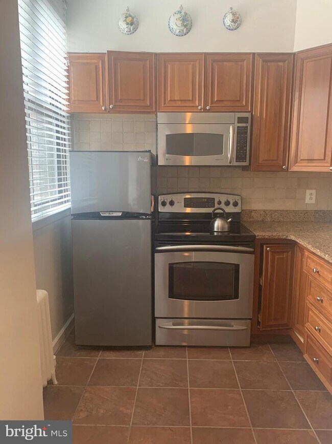 Building Photo - 250 S 13th St