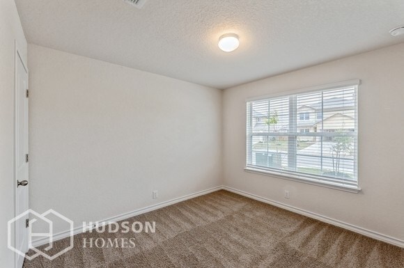 Foto del edificio - NEW CONSTRUCTION NOW AVAILABLE! 9610 Tupel...