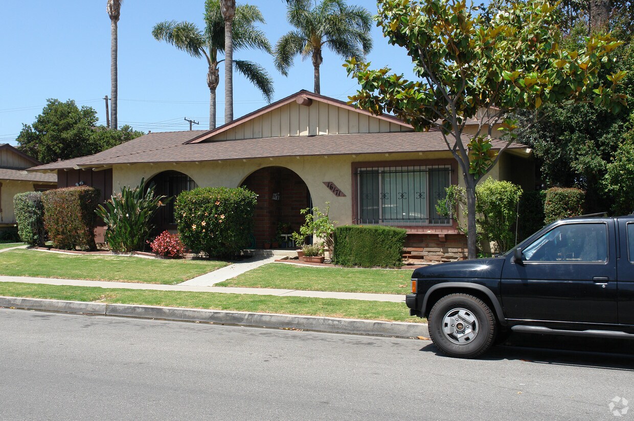 Building Photo - 16171 Ganges Ln