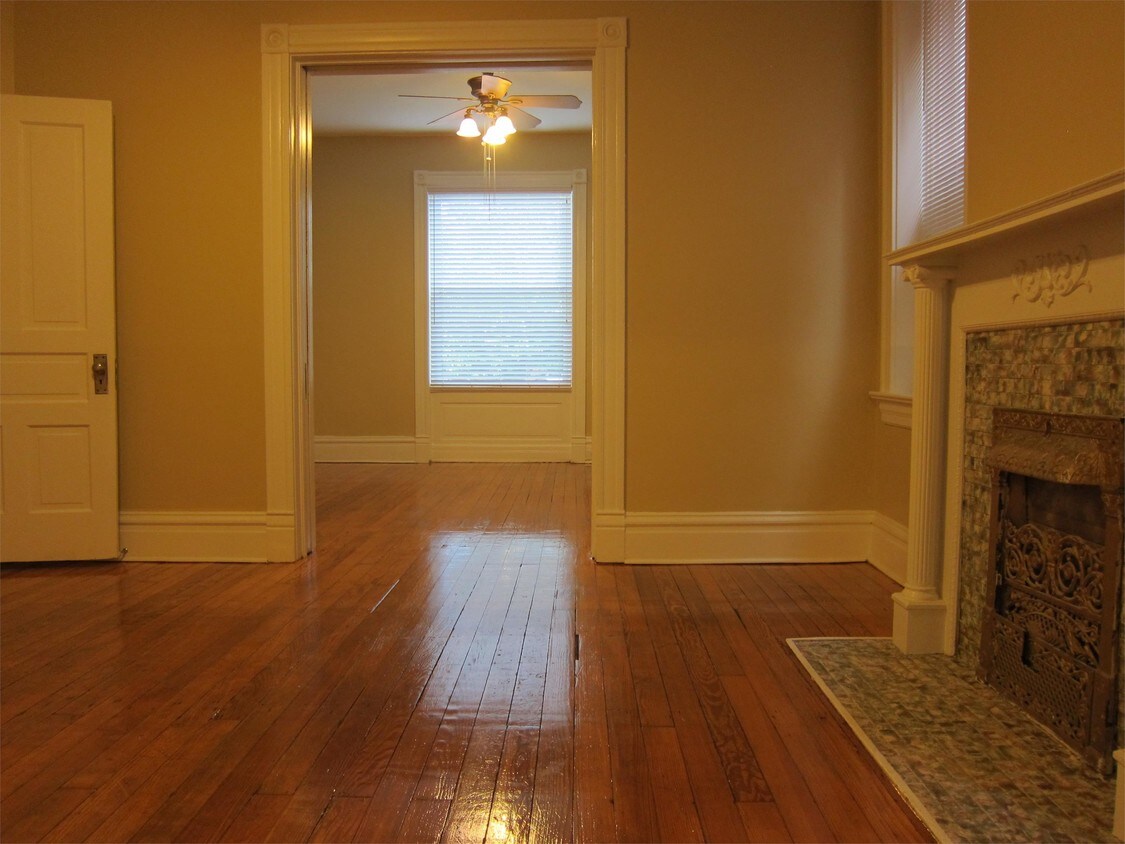 3849 Juniata St Unit 3849, St. Louis, MO 63116 Room for Rent in St