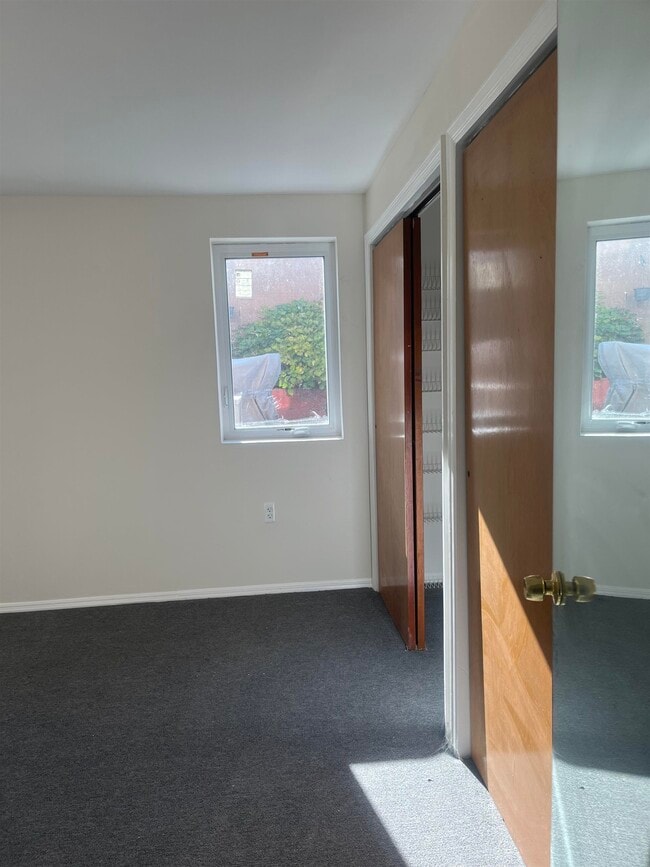 Foto del edificio - 653 39th St