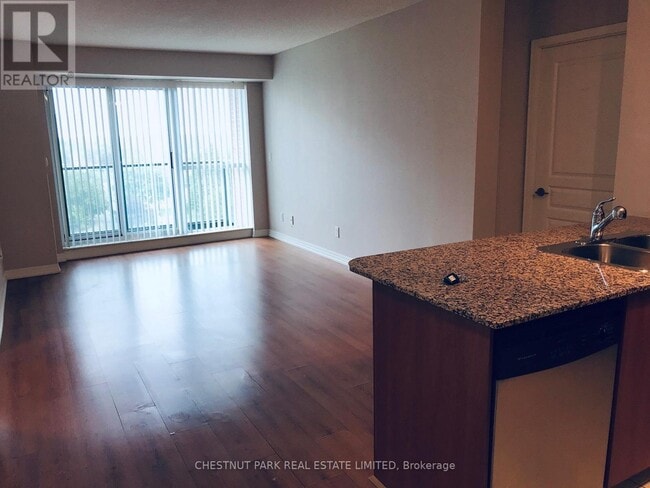 Photo du bâtiment - 1403 Royal York Rd