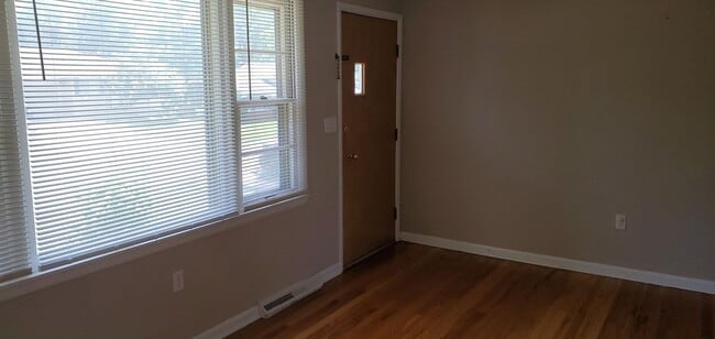 Building Photo - 1607 Highridge Dr