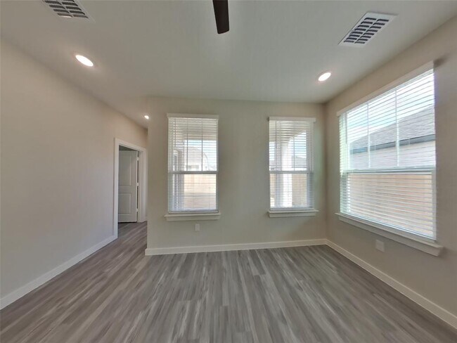 Building Photo - 1620 Mexican Heather Dr