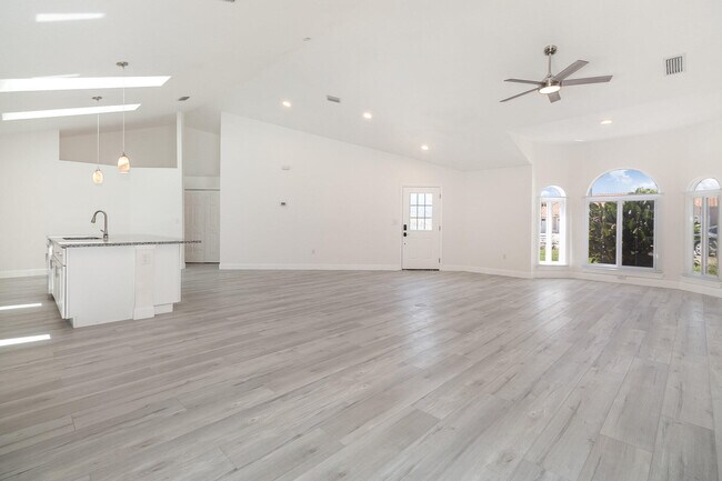 Building Photo - 180 Waters Edge Ln