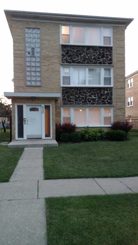 Front Entrance of Building - 830 E Capri Dr