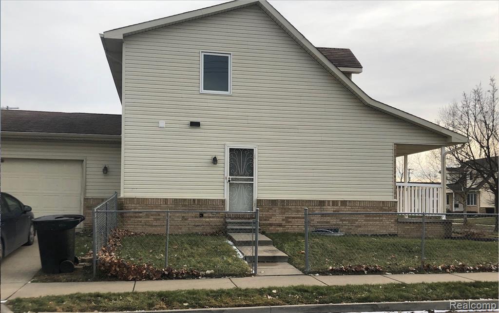 Building Photo - 9750 Delmar St