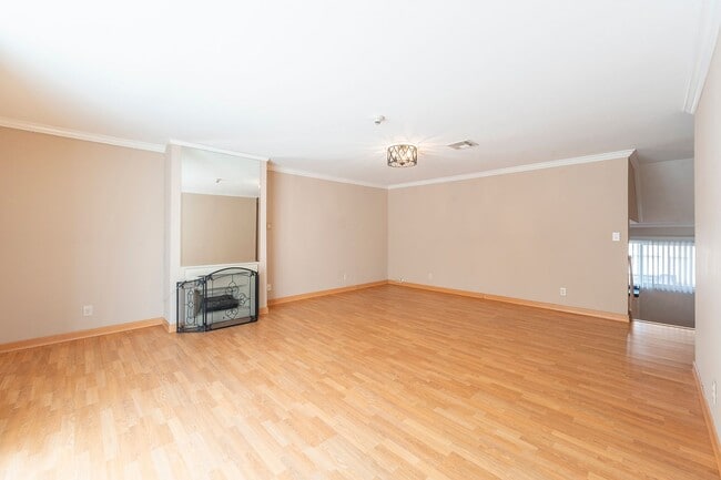 Photo - Mathews Avenue Apartment