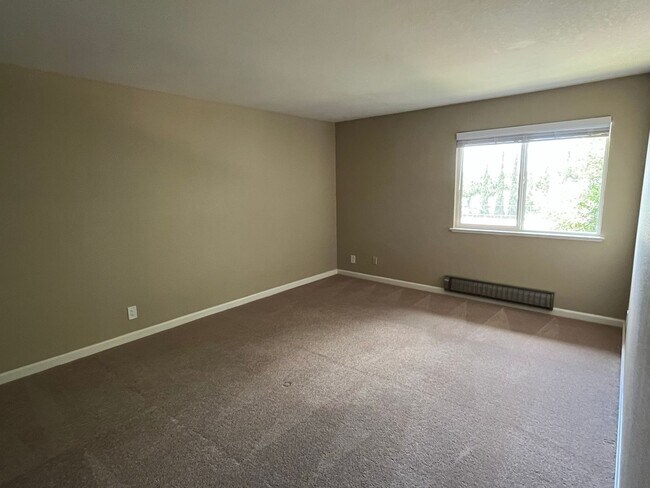 Foto del edificio - Spacious 2 Bed 1 Bath! Warm Springs District!