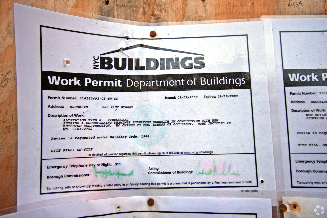 Building Photo - 208 21st St