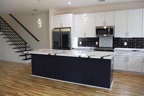 Foto del edificio - 5126 Lyndhurst Dr
