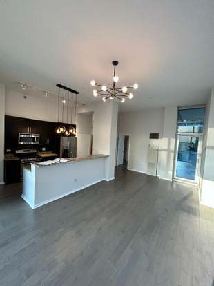 Building Photo - 123 S Green St