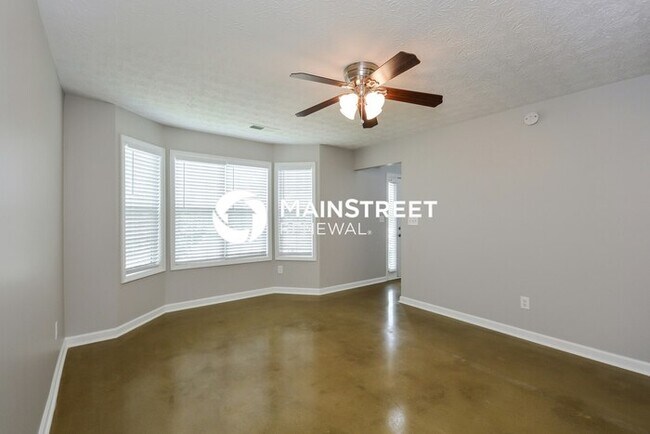 Building Photo - 4 Bedroom Pet-Friendly Home in Covington, GA with Main Street Renewal