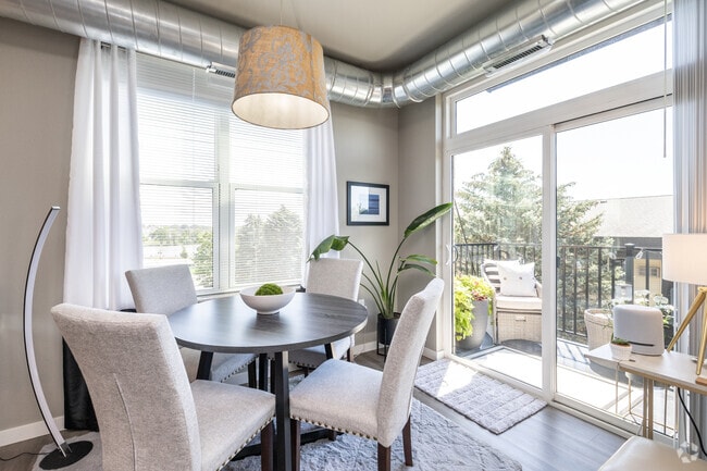 2HAB, 2BA - 1,018 ft² - Comedor - Mill on Main I & II