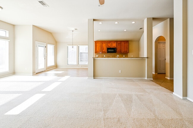Building Photo - 10910 Brighton Gardens Dr
