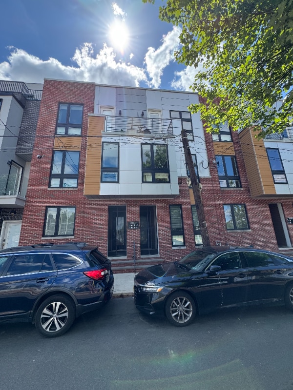Building Photo - 1845 Blair St