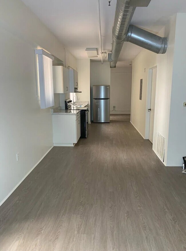 Cocina/sala de estar - 1055 6th Ave