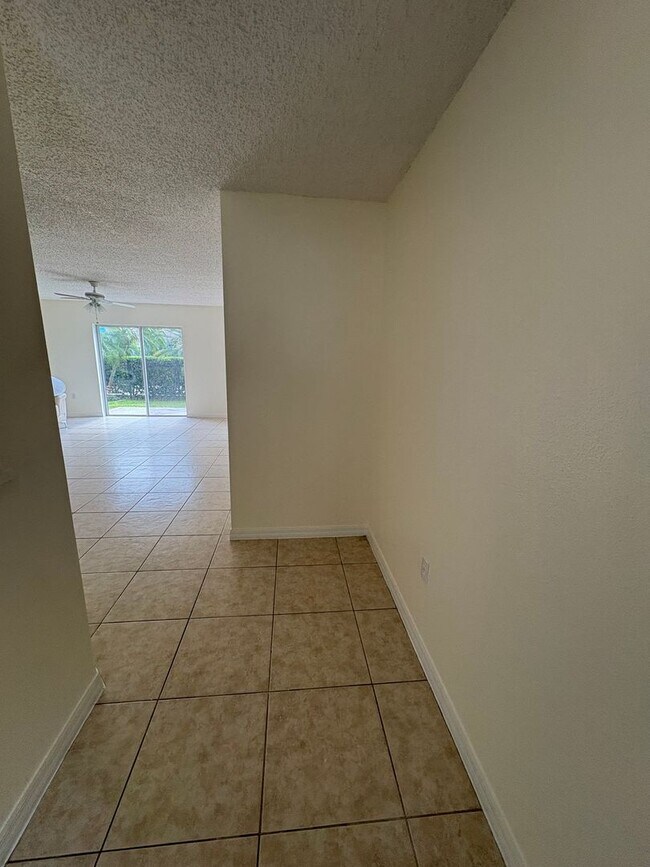 Foto del edificio - For Rent: 3 Bed / 2.5 Bath Townhome in Ash...