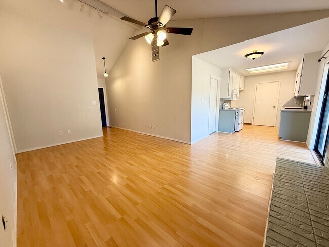 Building Photo - 3608 Peregrine Dr