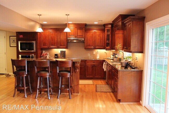Building Photo - 4 br, 2.5 bath House - 102 Lee Ave