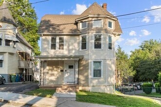Building Photo - 78 Pine St