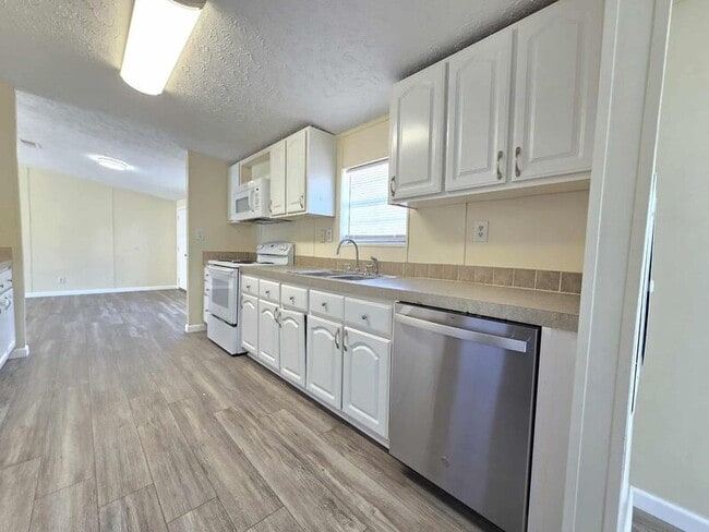 Foto del edificio - 127 Knollwood Dr
