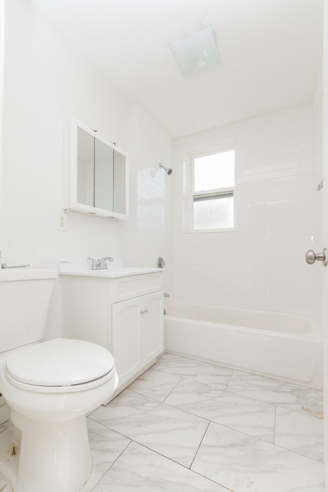 Building Photo - 376 Washington St