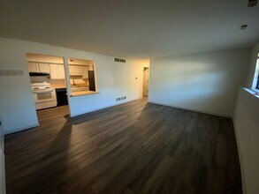 Building Photo - 507 Columbia Dr