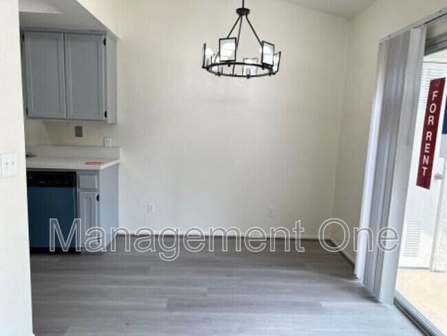 Building Photo - 124 Greenmoor