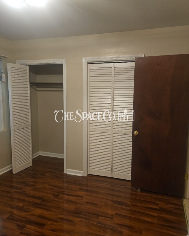 Foto del edificio - "Charming 2-Bed Townhouse Retreat on Fleming Road – Spacious Comfort in Charleston!"