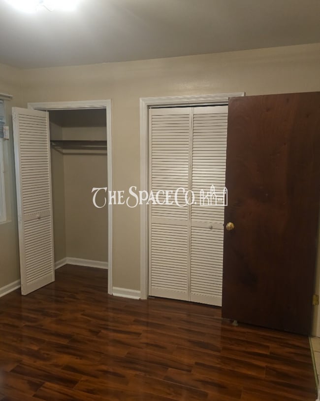 Building Photo - "Charming 2-Bed Townhouse Retreat on Fleming Road – Spacious Comfort in Charleston!"