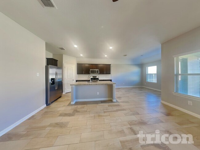 Building Photo - 810 Silverbell St