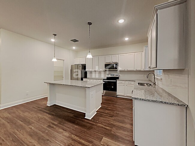 Building Photo - 716 Cyprus Ave