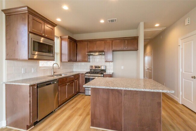 Foto del edificio - 1016 Tillman Ln