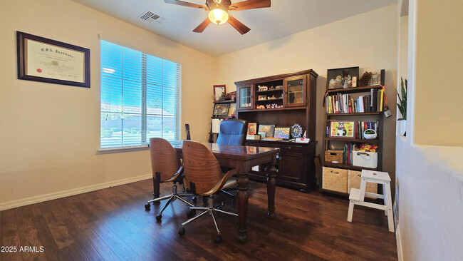 Building Photo - 702 W San Carlos Way
