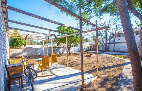 Foto del edificio - 1414 Dixon St