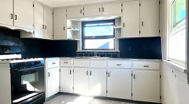 Kitchen - 420 Taylor St