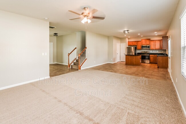 Building Photo - 2009 Maple View Ln
