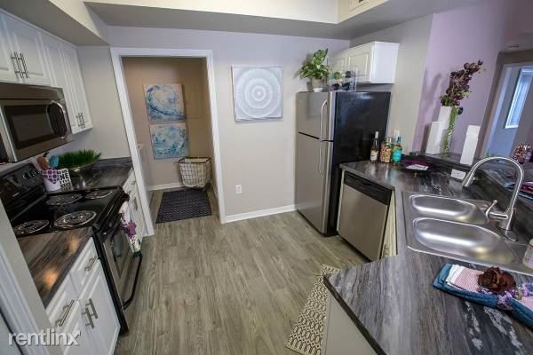 Building Photo - 2 br, 1.5 bath  - 421 W Church St Apt 208
